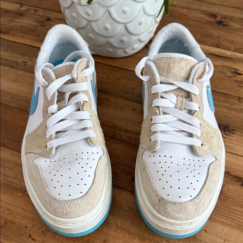 Nike Women’s platform White and Blue Sneakers.